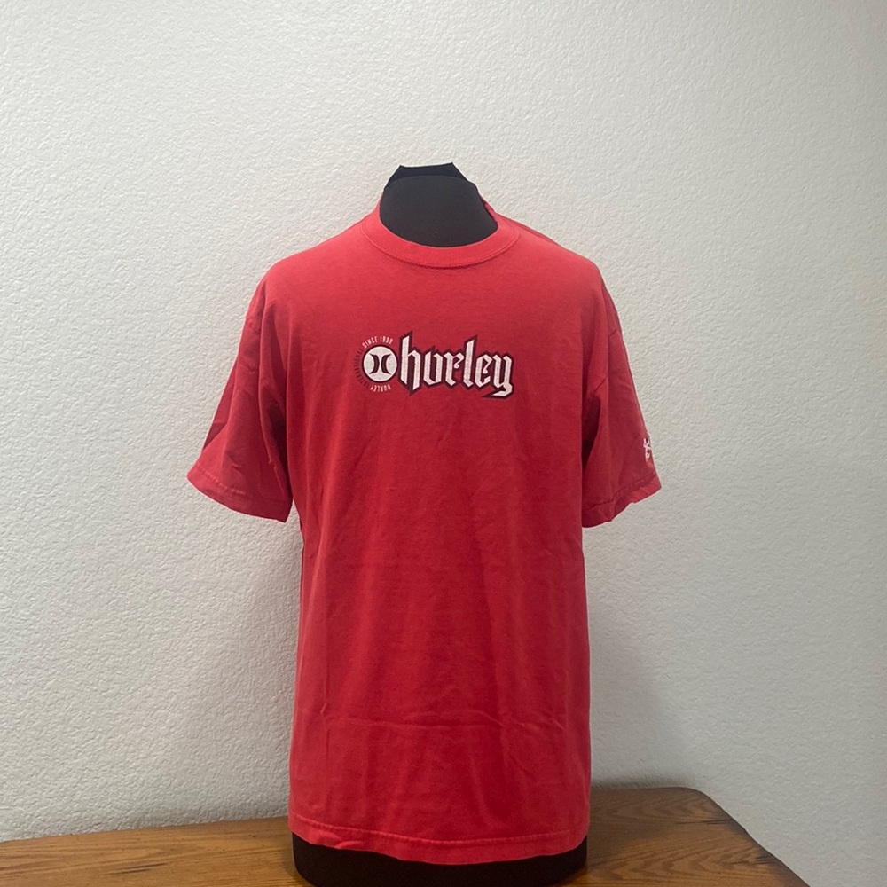 Vintage surfing look. Hurley Tee Size Large